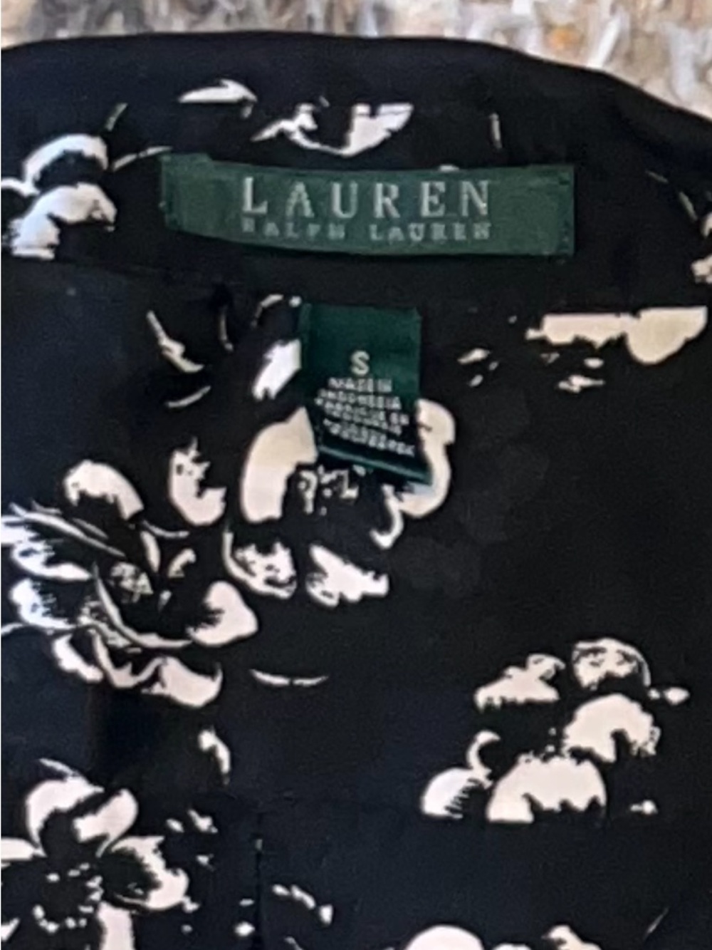 Lauren Ralph Lauren Black satin Blouse with White Floral Print - Picture 2 of 4